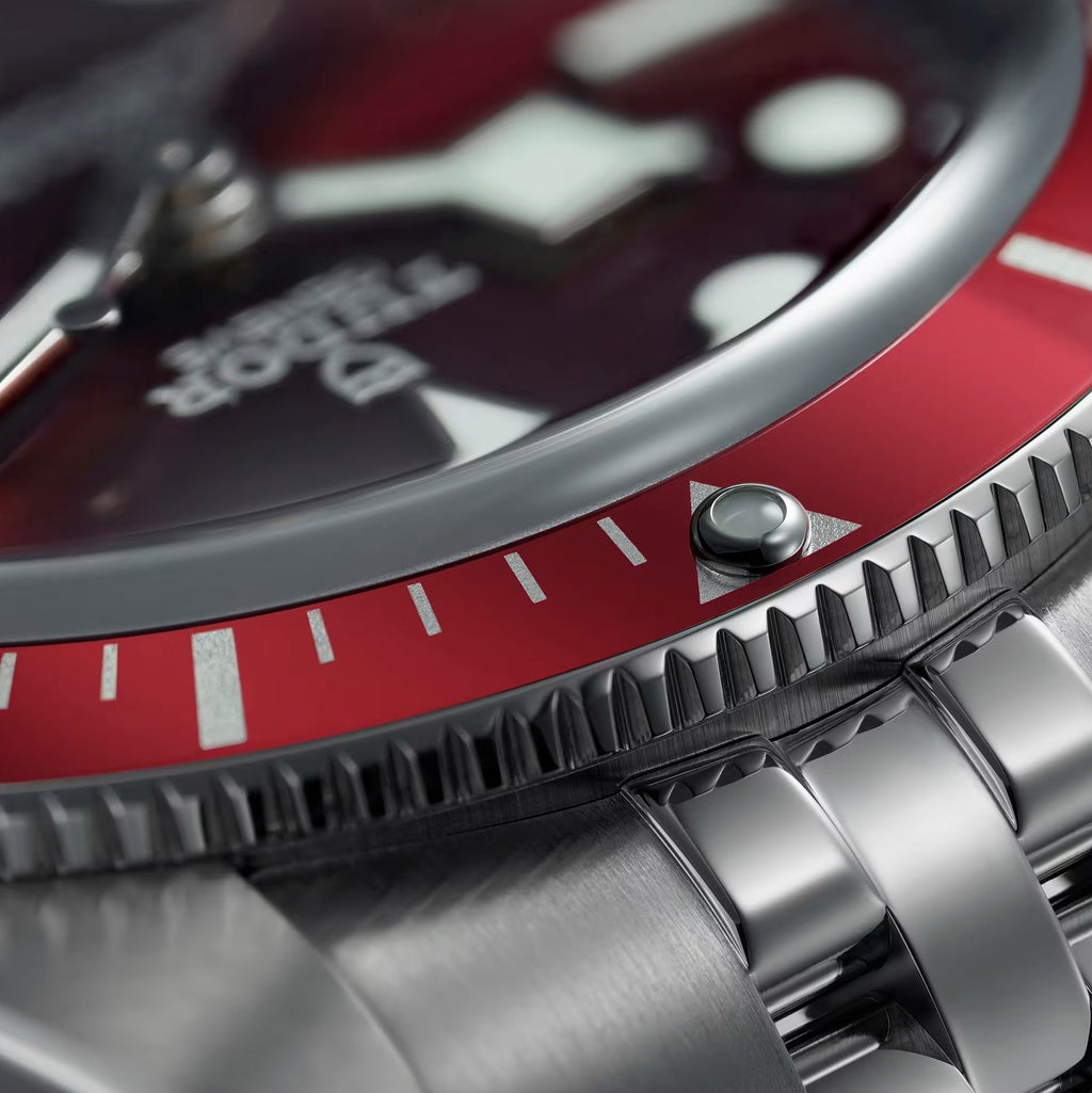Black Bay 58 39mm - Burgundy on Bracelet