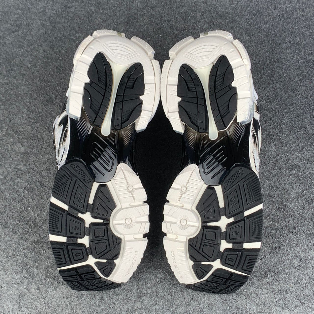 Balenciaga Runner Sneaker 'Worn-Out - Grey White Black'