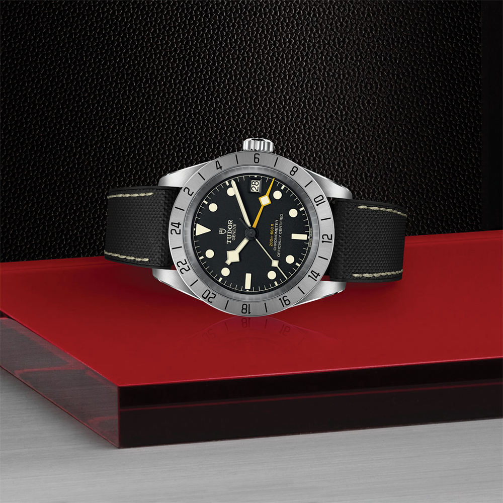 Black Bay Pro 39mm - Black on Hybrid Rubber/Leather Strap