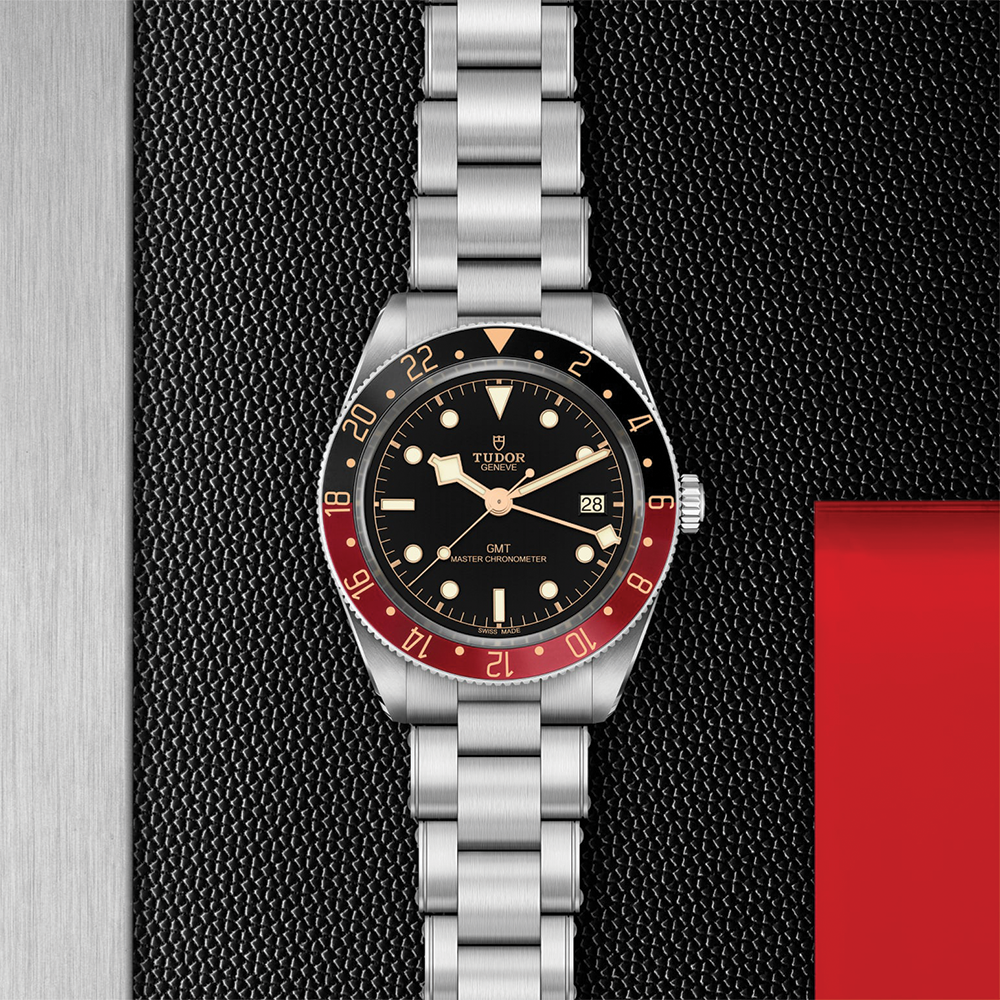 Black Bay 58 GMT 39mm - Black, Burgundy Bezel on 3-Link Bracelet