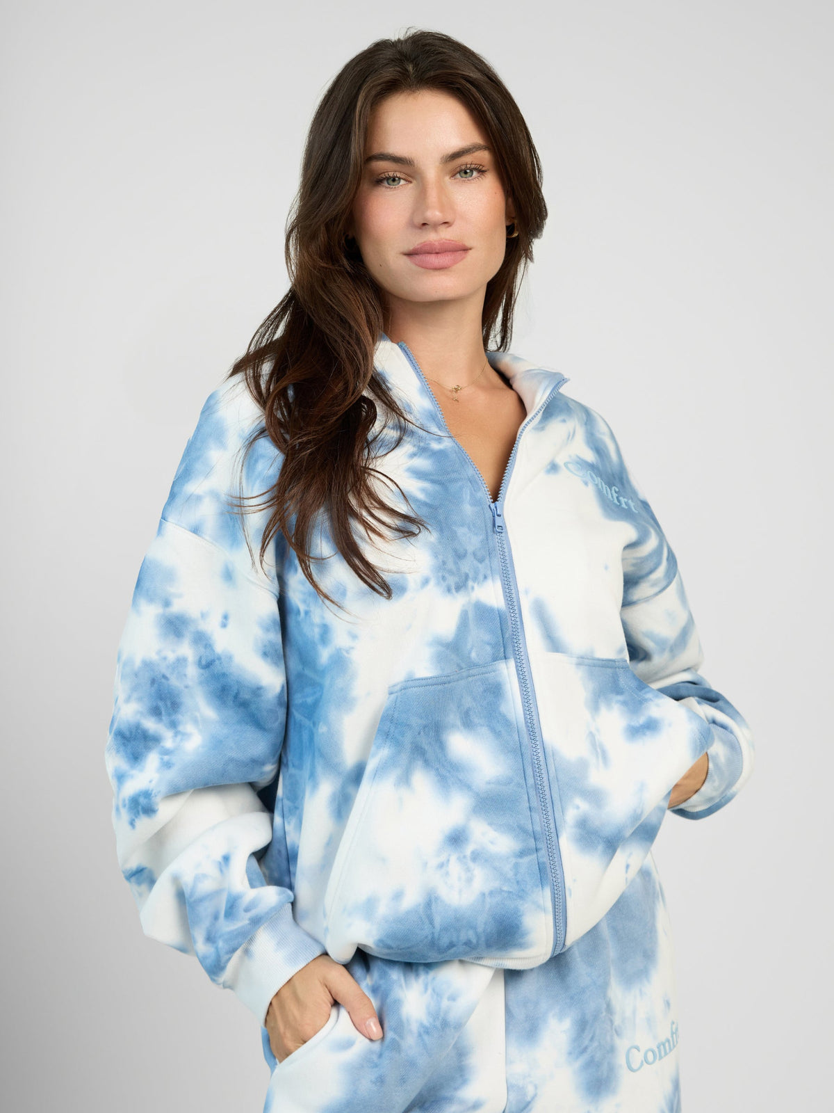 Minimalist Zip Hoodie – Mega