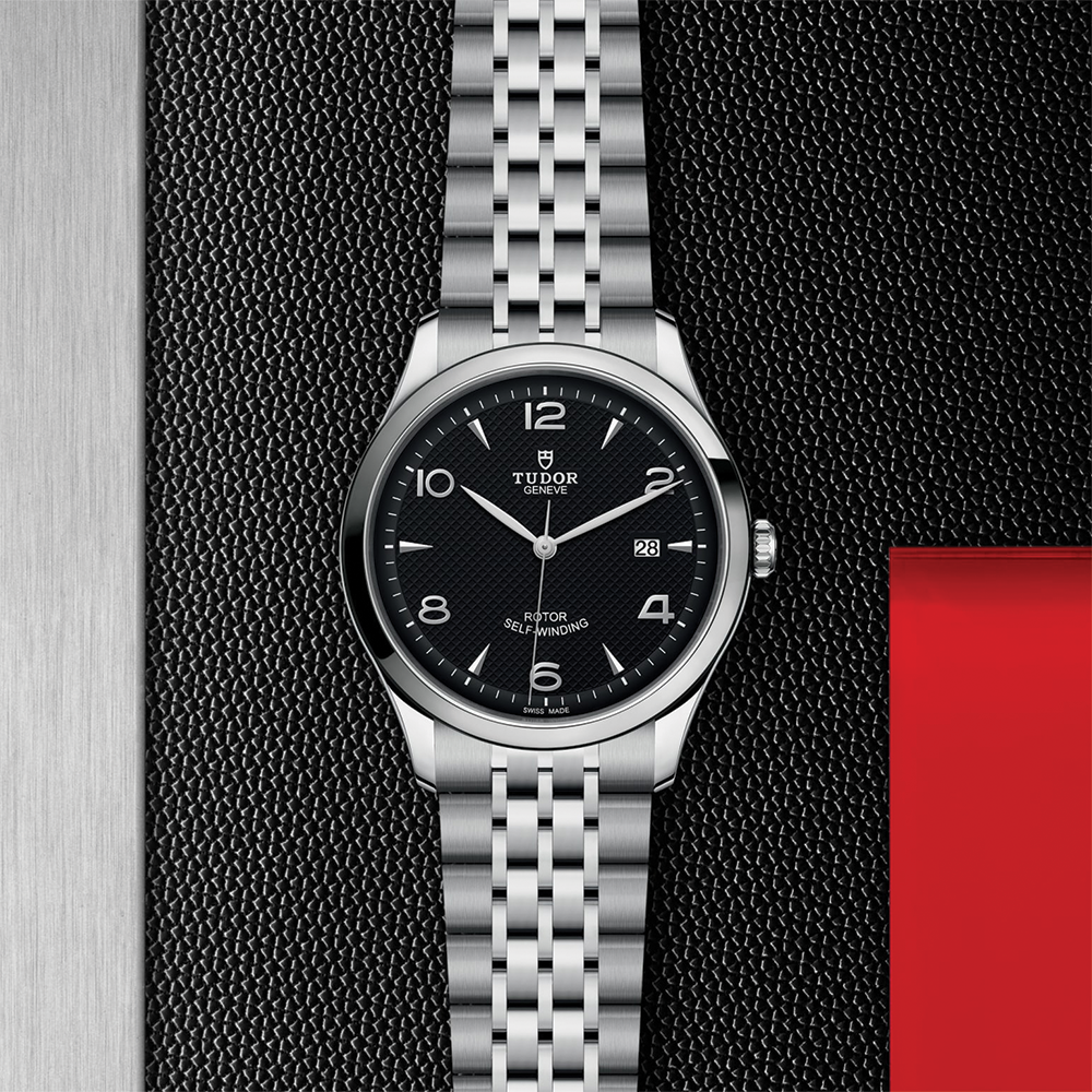 1926 41mm - Black on Bracelet