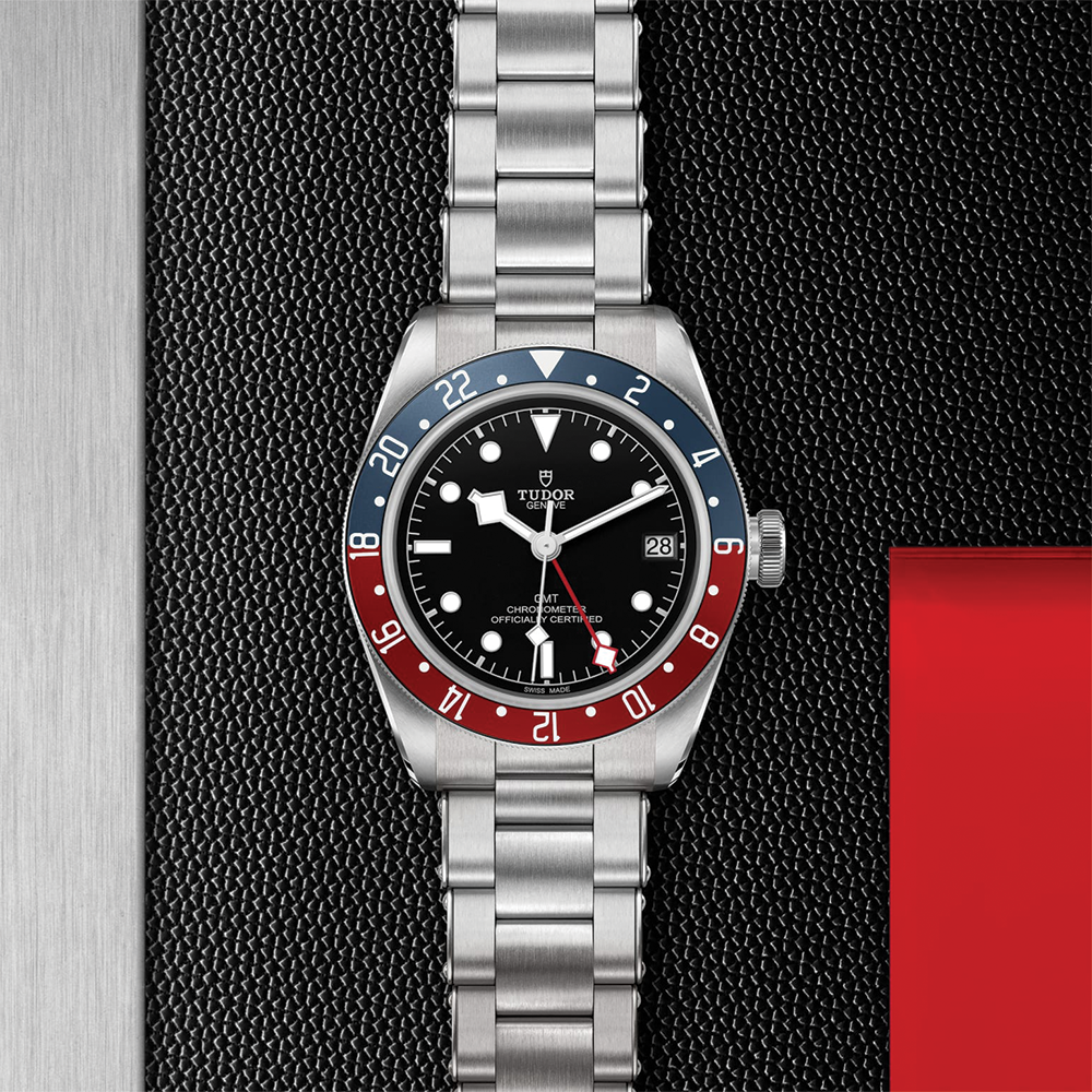 Black Bay GMT 41mm - Black on Bracelet