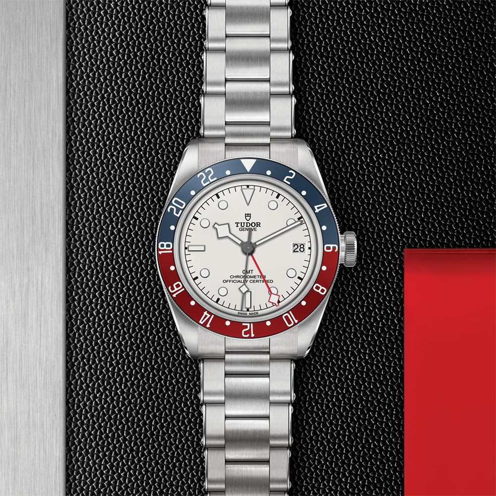 Black Bay GMT 41mm - Opaline on Bracelet