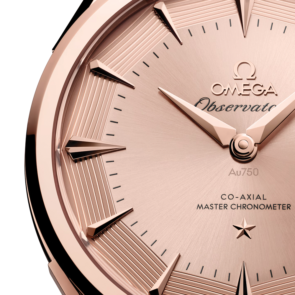 Constellation Observatory Sedna™ gold 39.4mm - Pink Gold on Leather Strap