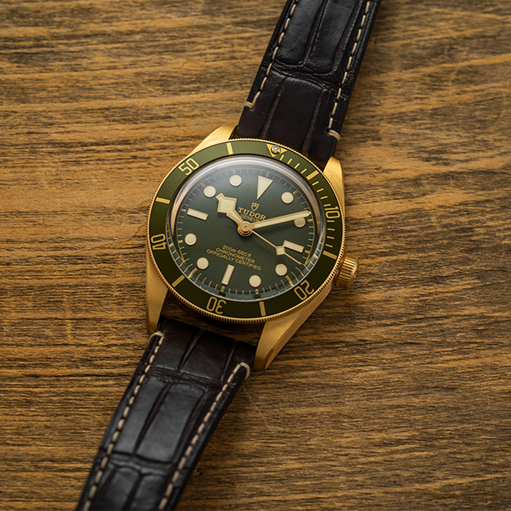 Black Bay 58 18K Yellow-Gold 39mm - Green on Leather Strap w/ Extra Fabric Strap