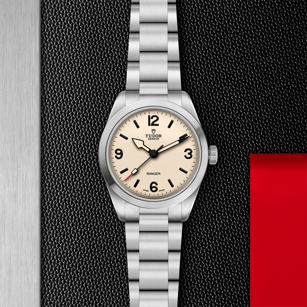 Ranger 39mm - Beige on Bracelet