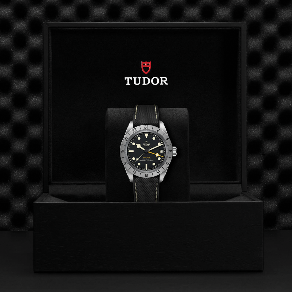 Black Bay Pro 39mm - Black on Hybrid Rubber/Leather Strap