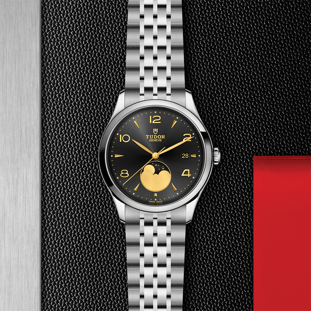 1926 Luna 39mm - Black on Bracelet