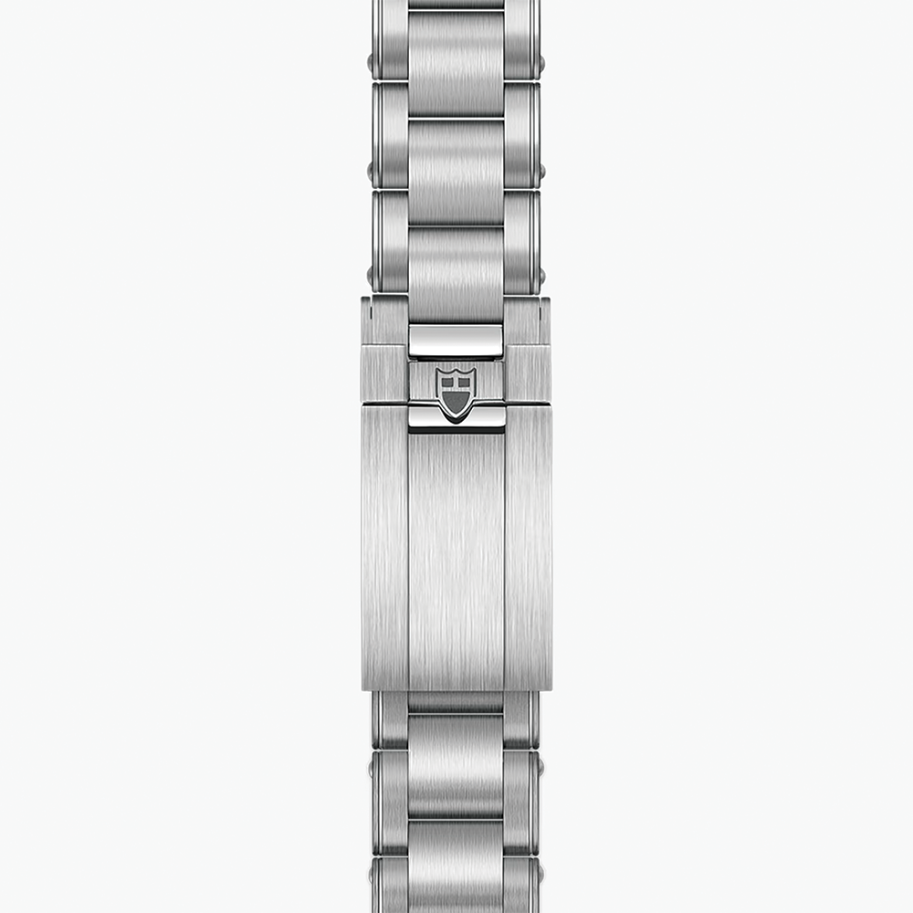 Black Bay Pro GMT 39mm - Black on Bracelet