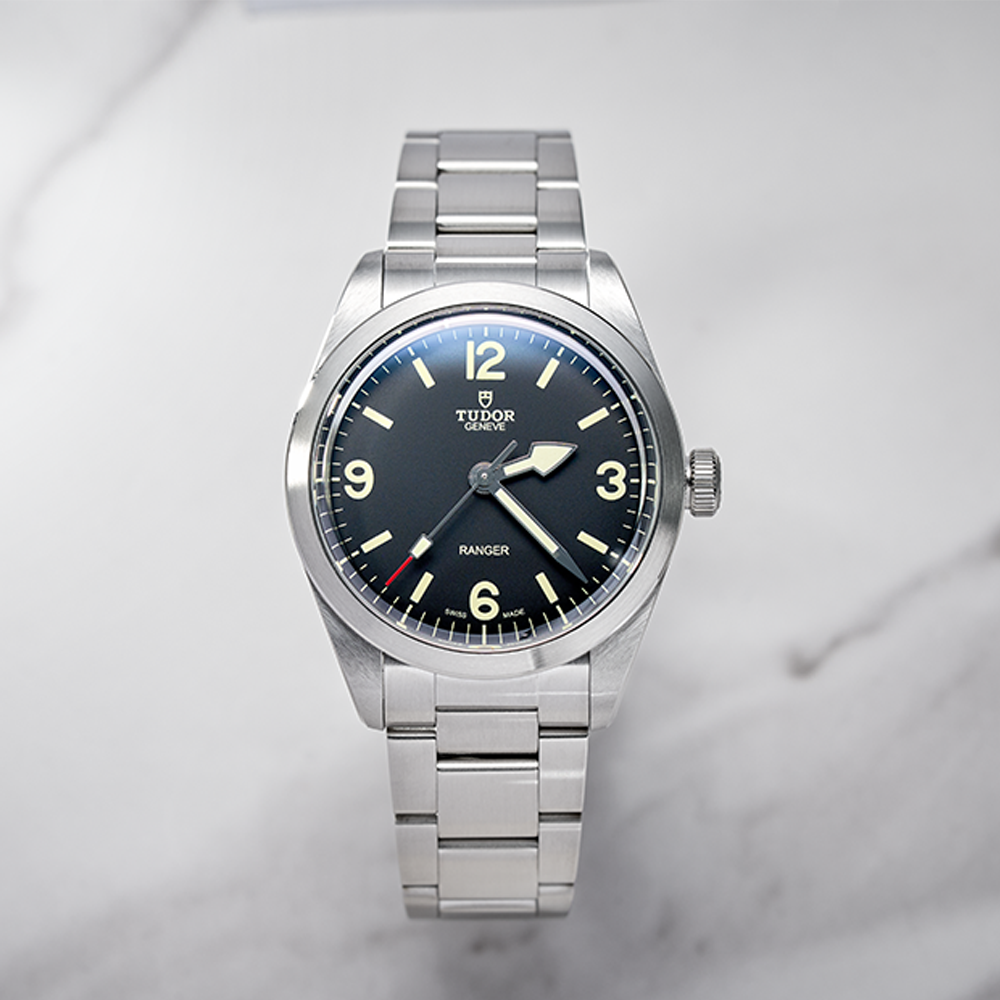 Ranger 39mm - Black on Bracelet