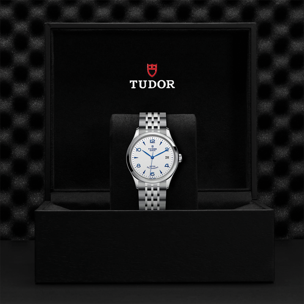 1926 36mm - Opaline on Bracelet