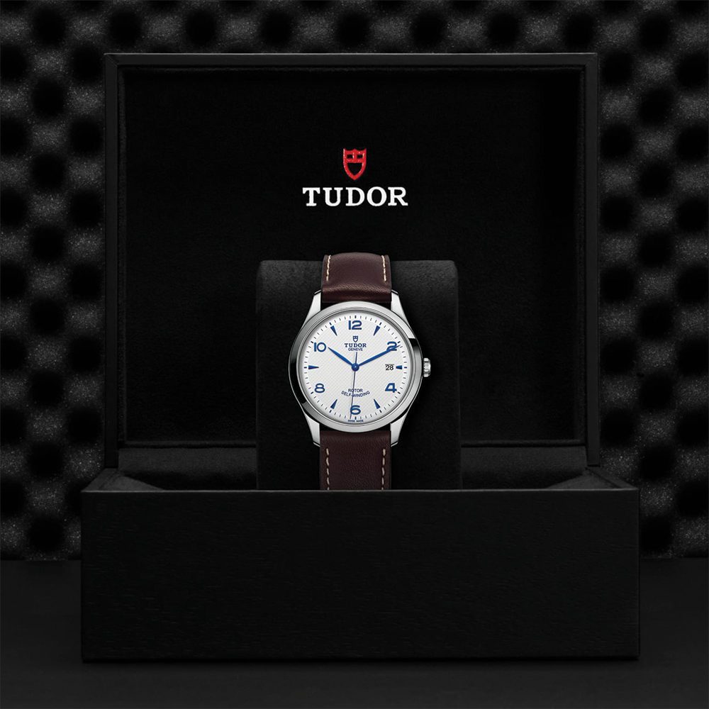 1926 41mm - Opaline on Leather Strap