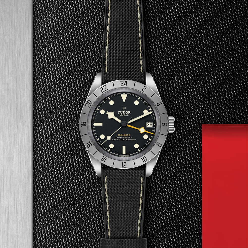 Black Bay Pro 39mm - Black on Hybrid Rubber/Leather Strap