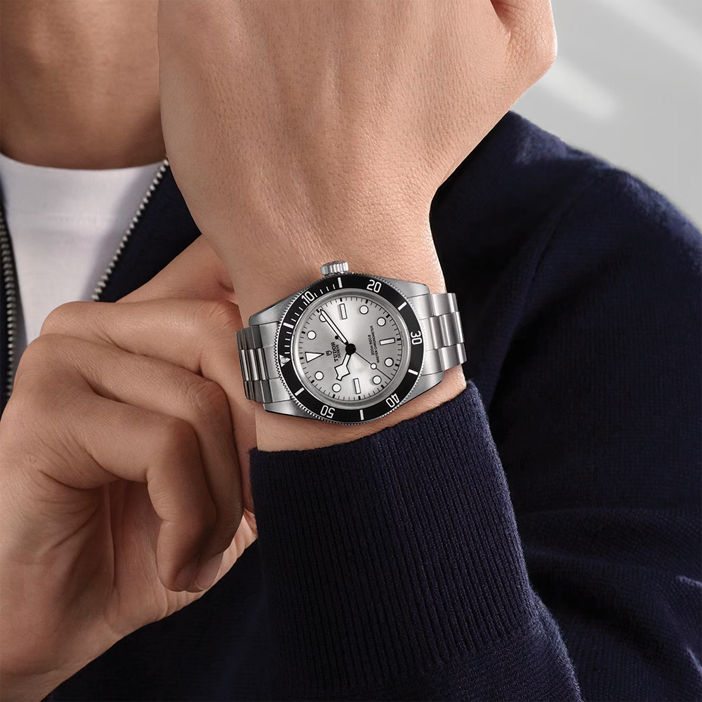 Black Bay 68 43mm - Silver, Black Bezel on Bracelet