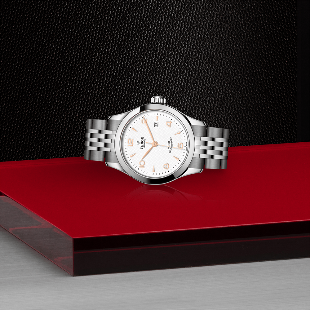 1926 28mm - White on Bracelet