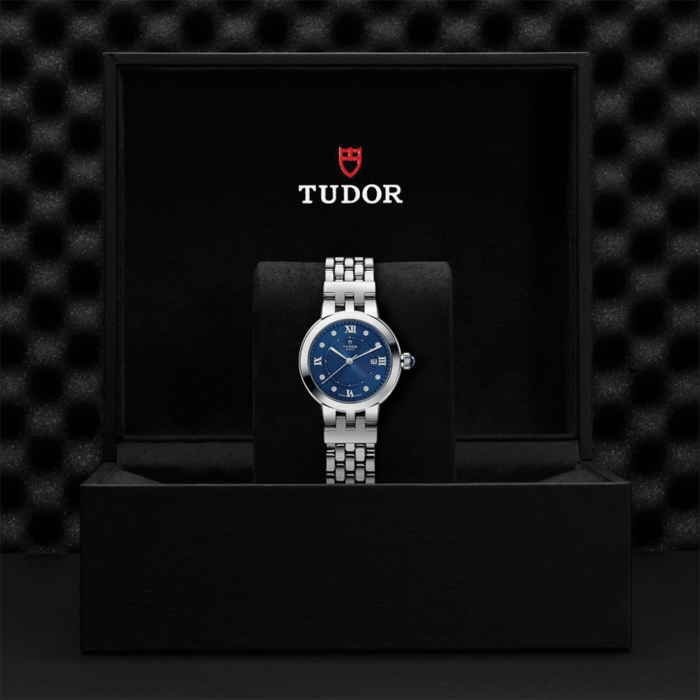 Clair de Rose 30mm - Blue, Diamond-Set on Bracelet