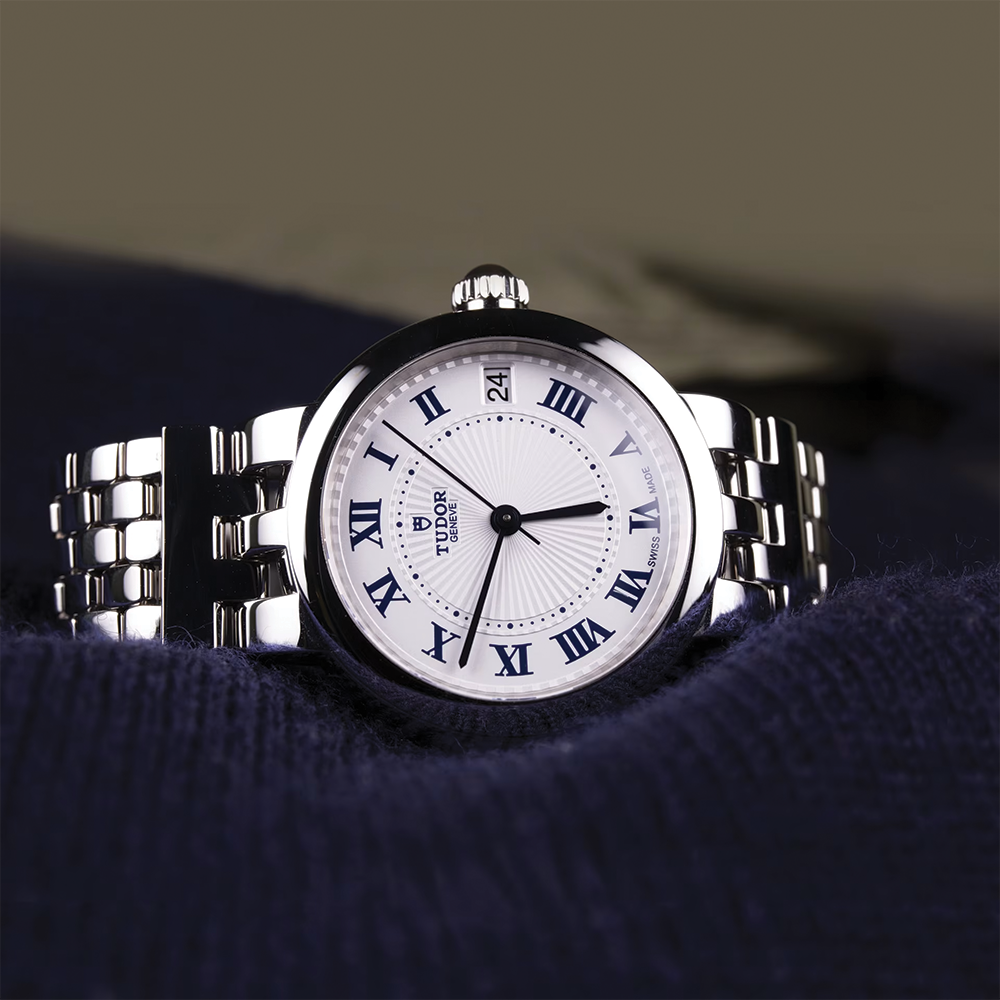 Clair de Rose 26mm - Opaline on Bracelet