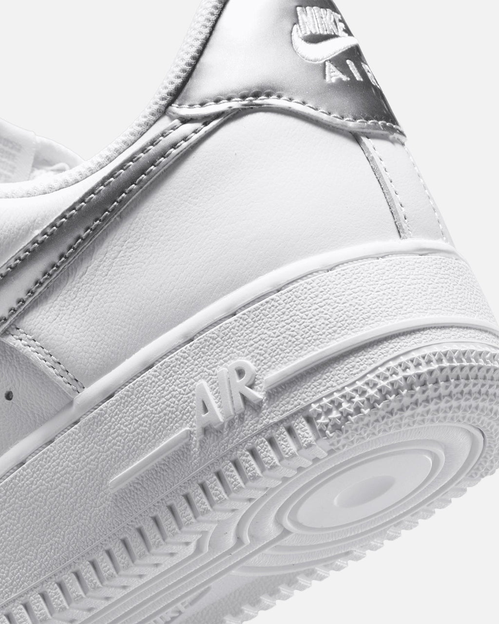 Nike Women's Air Force 1 '07 SE White/Metallic
