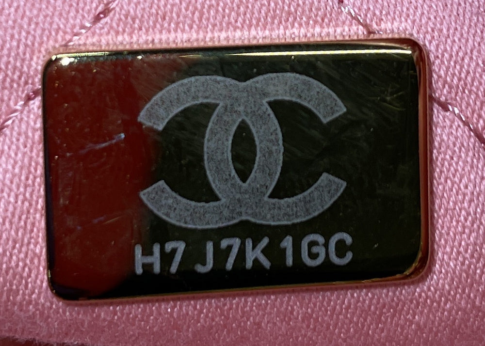 22 Chain Hobo Quilted Caviar Mini