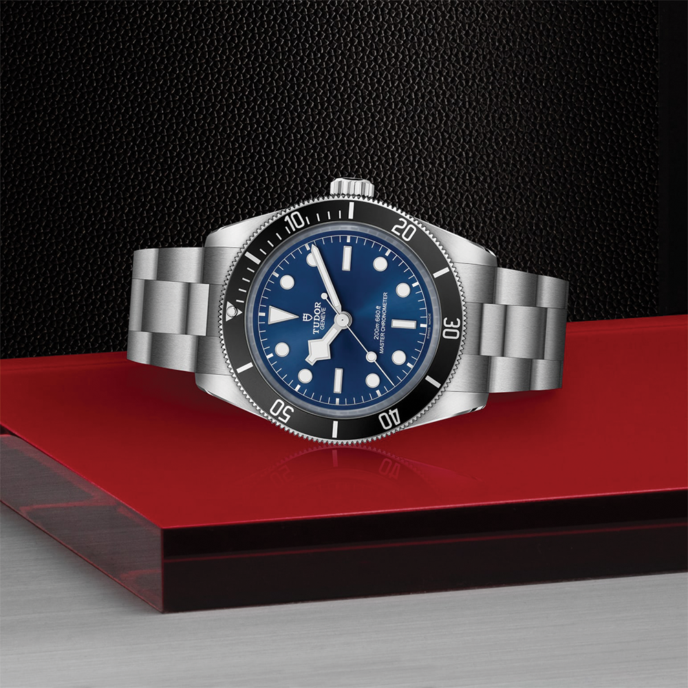 Black Bay 68 43mm - Blue, Black Bezel on Bracelet