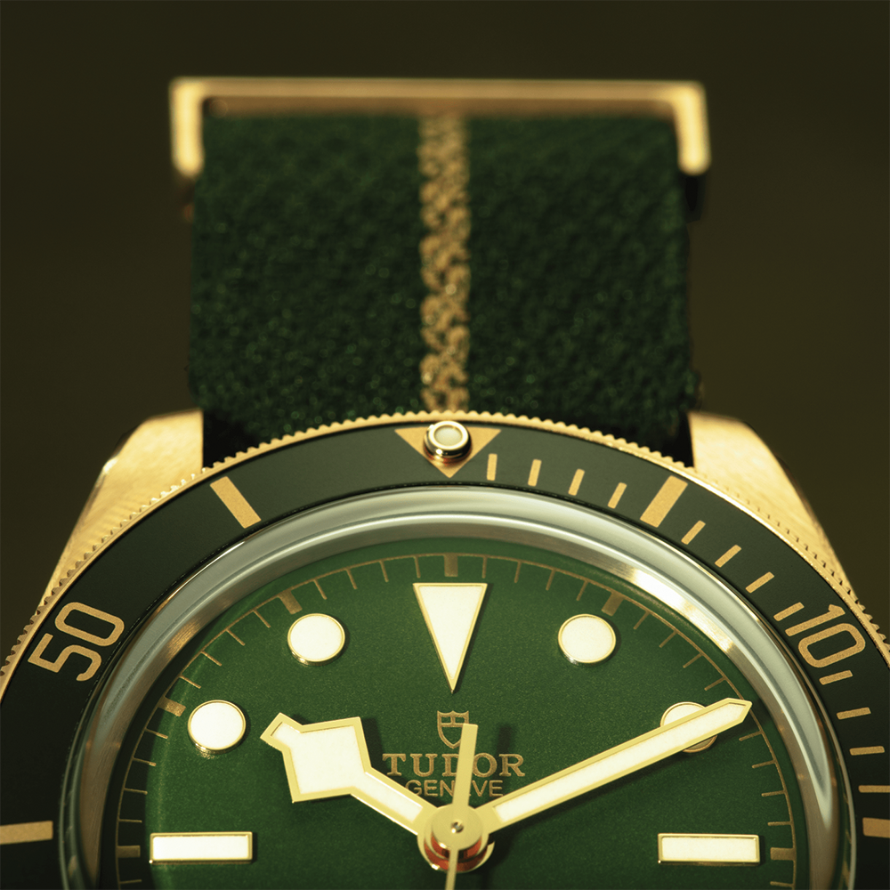 Black Bay 58 18K Yellow-Gold 39mm - Green on Leather Strap w/ Extra Fabric Strap