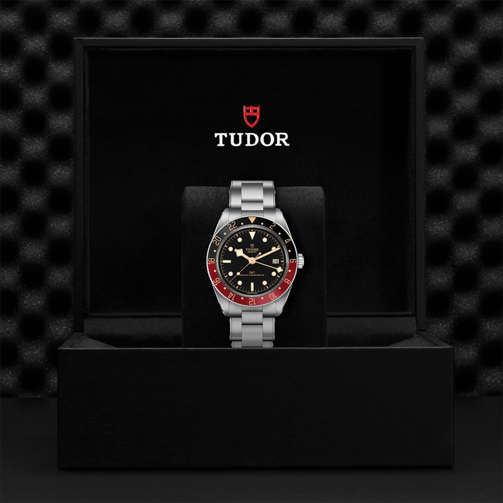 Black Bay 58 GMT 39mm - Black, Burgundy Bezel on 3-Link Bracelet