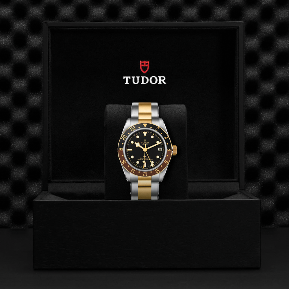Black Bay GMT S&G 41mm - Black on Bracelet
