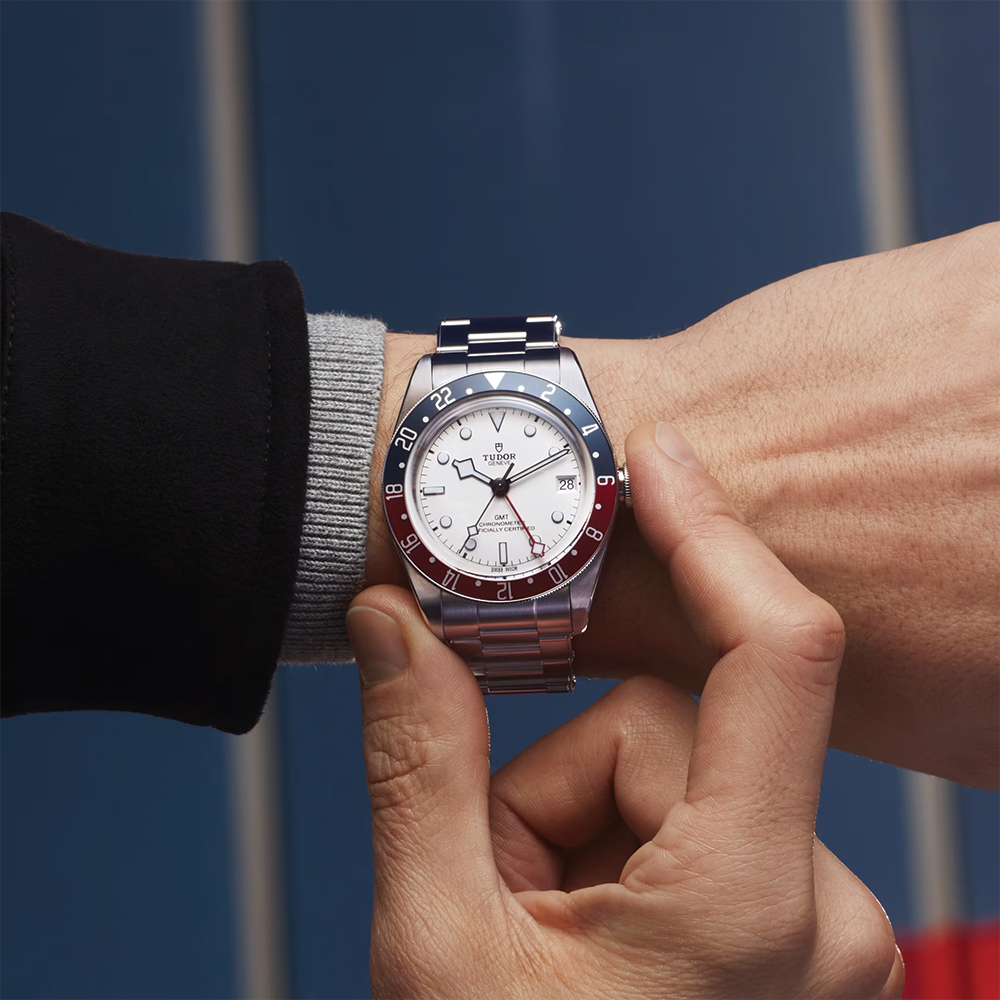 Black Bay GMT 41mm - Opaline on Bracelet