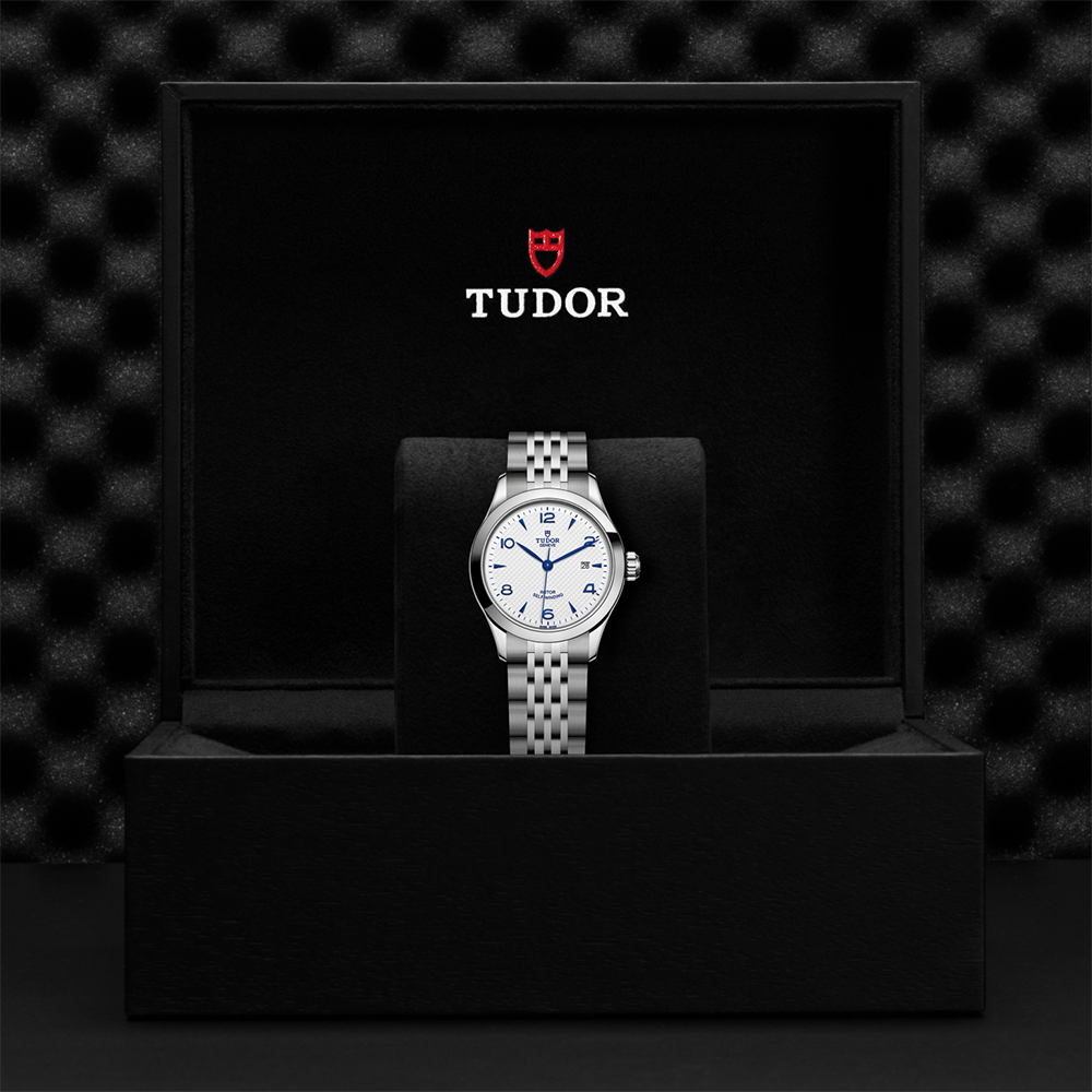 1926 28mm - Opaline on Bracelet