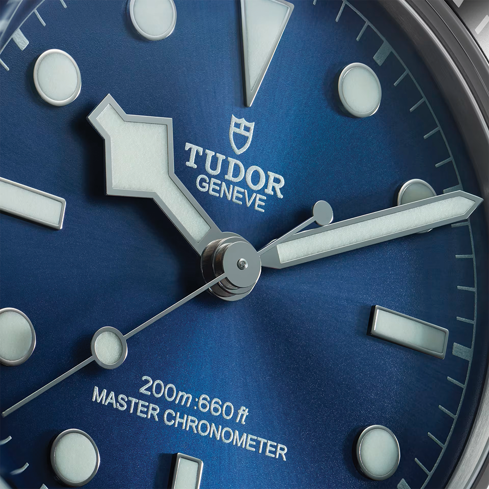 Black Bay 68 43mm - Blue, Black Bezel on Bracelet