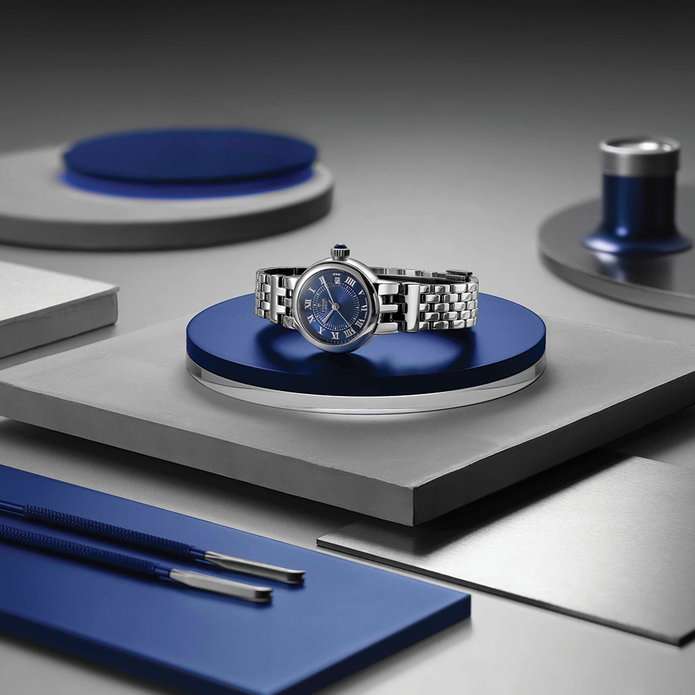 Clair de Rose 34mm - Blue on Bracelet