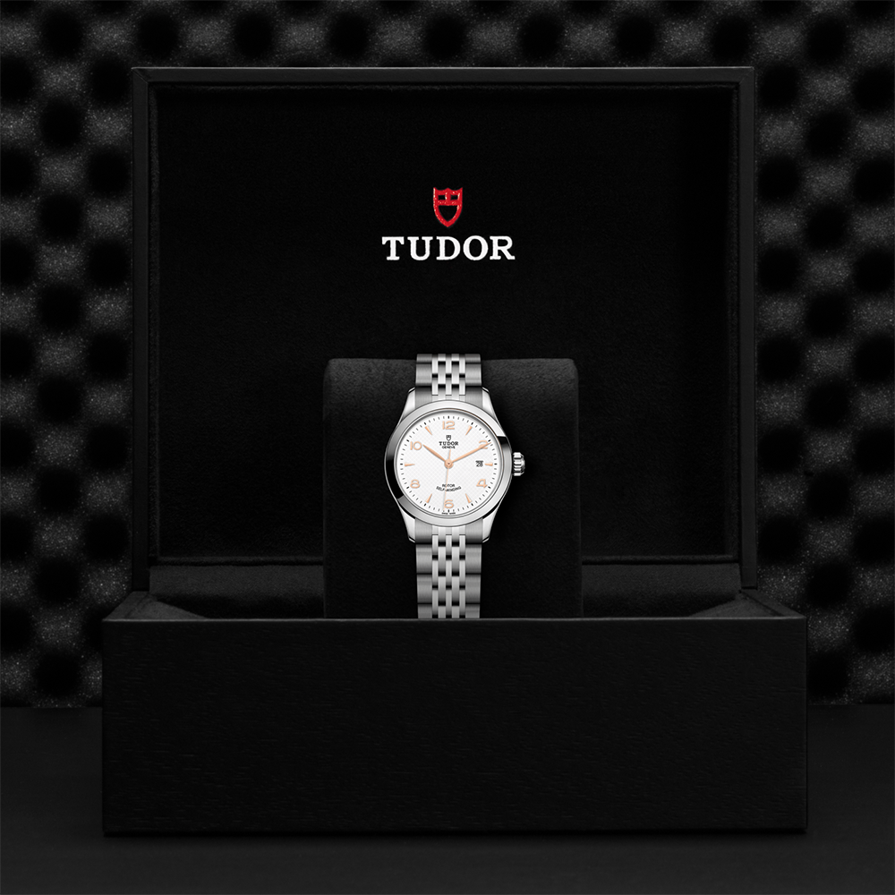 1926 28mm - White on Bracelet