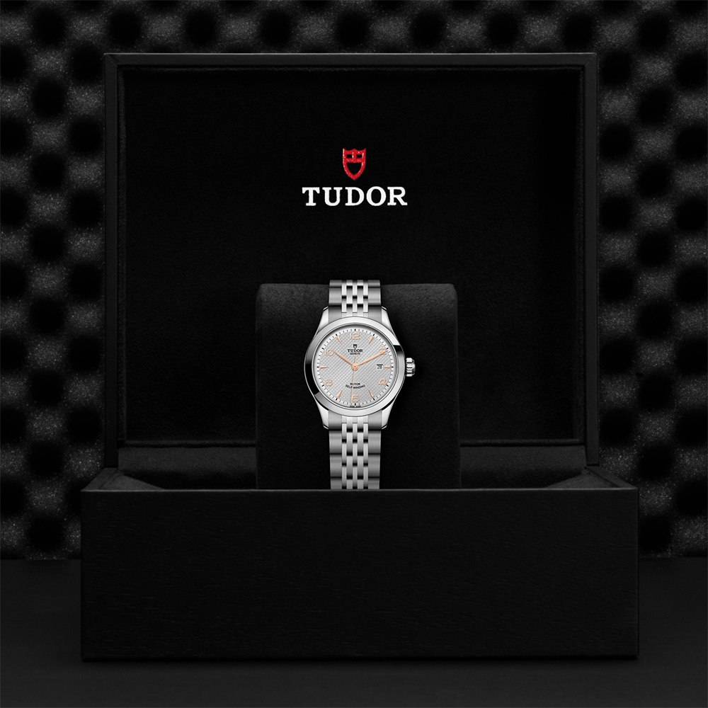 1926 28mm - Silver on Bracelet