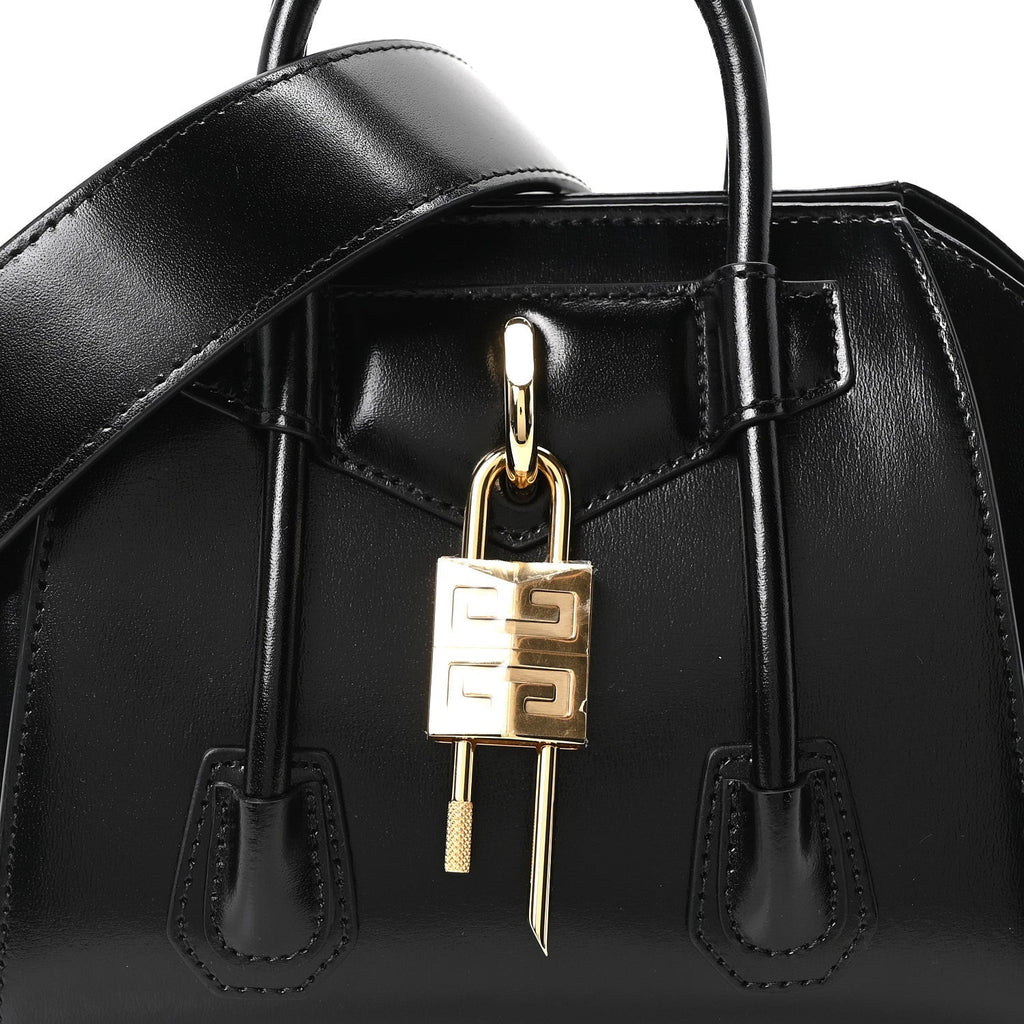 Box Calfskin Toy Lock Antigona Shoulder Bag Black