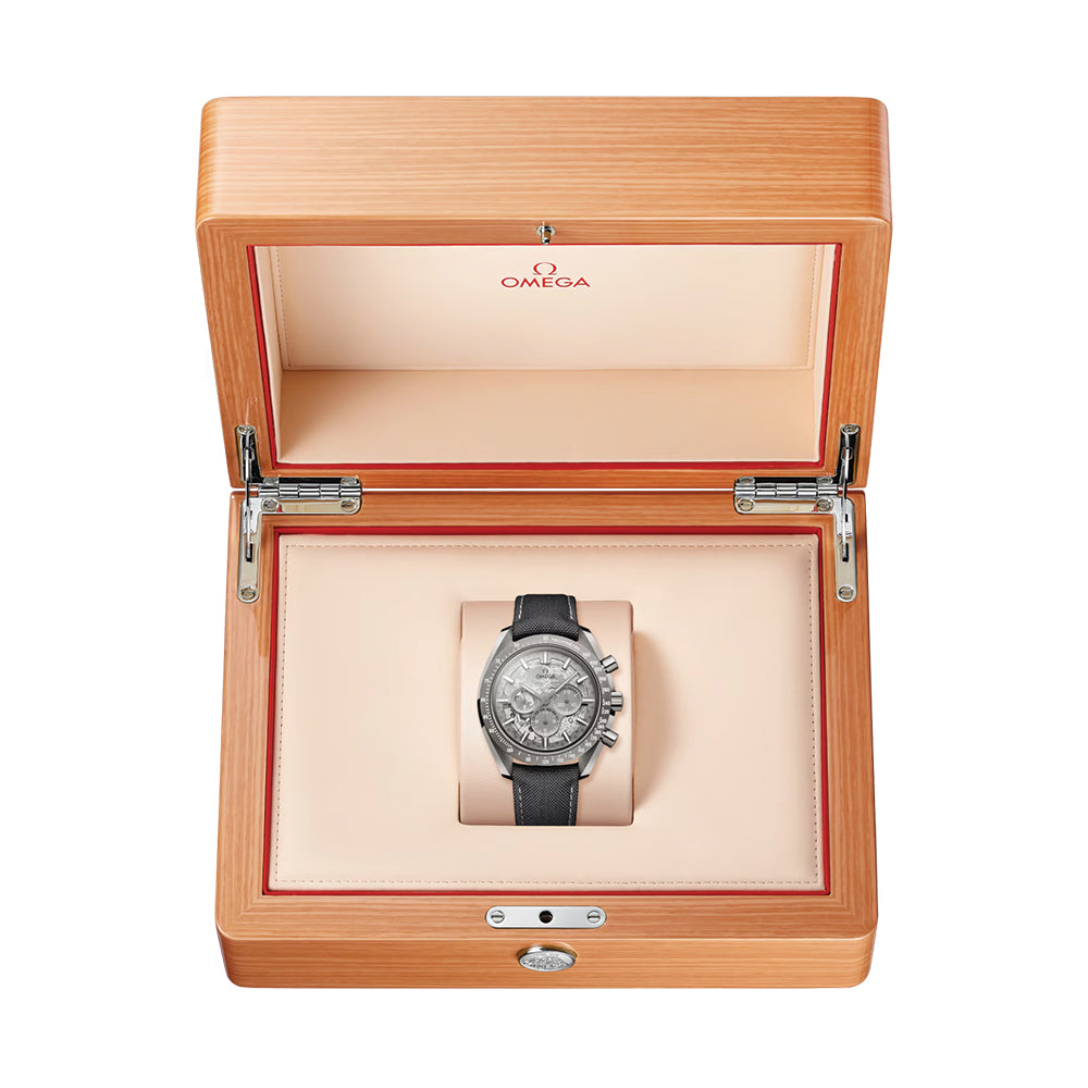 Speedmaster Grey Side of the Moon Grey Ceramic 44.25mm - Grey on Fabric Strap