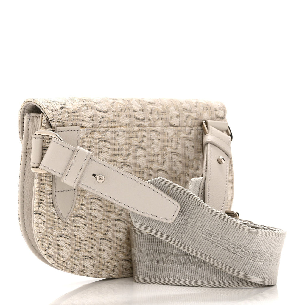 Oblique Saddle Messenger Pouch Beige