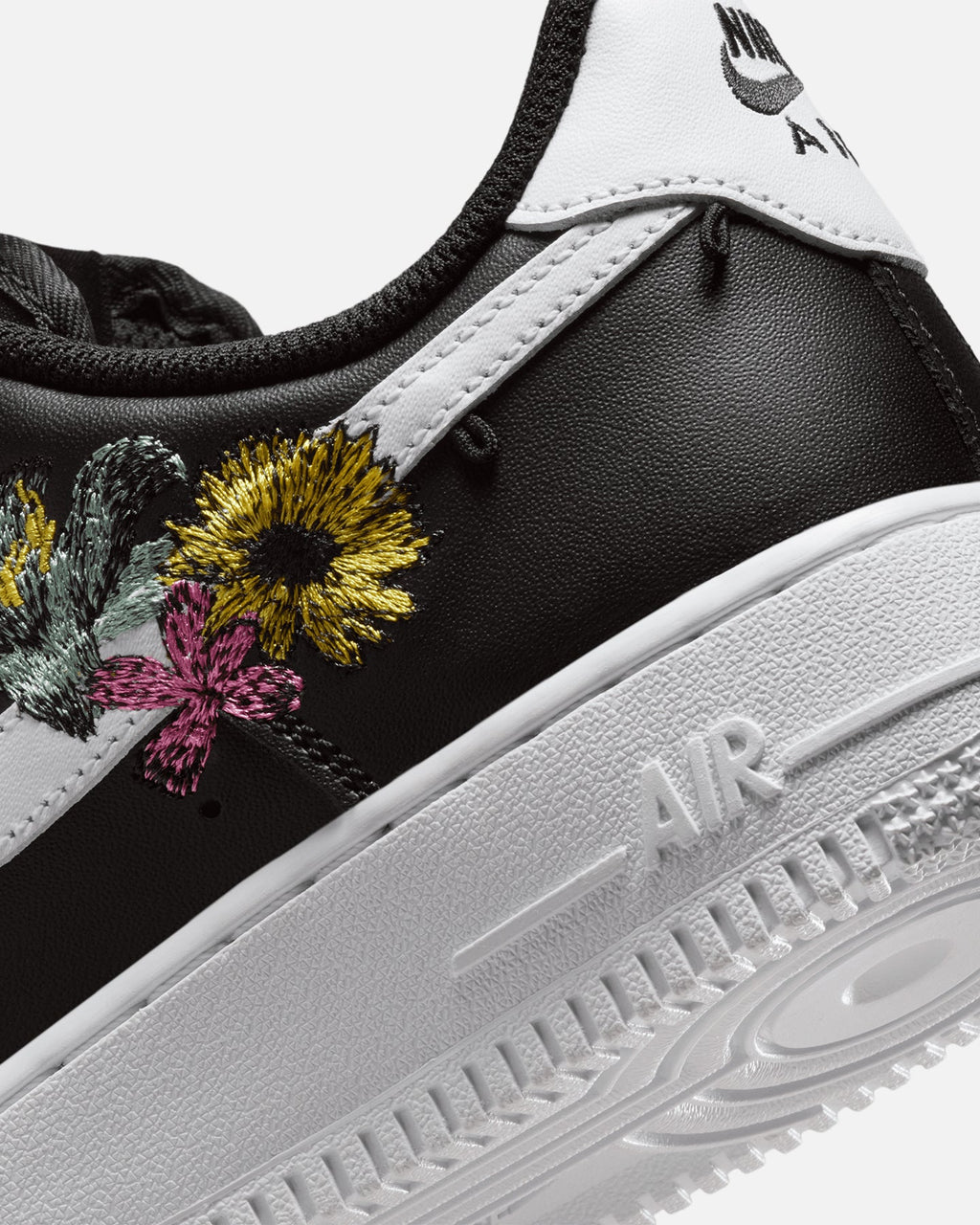 Nike Women's Air Force 1 '07 Premium "Flowers" Black/White