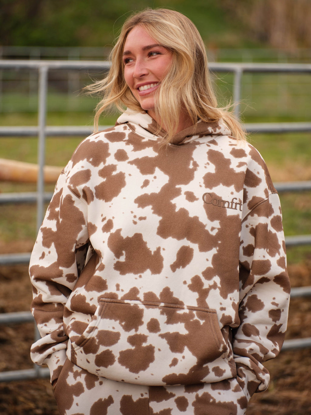 Minimalist Hoodie – Mega