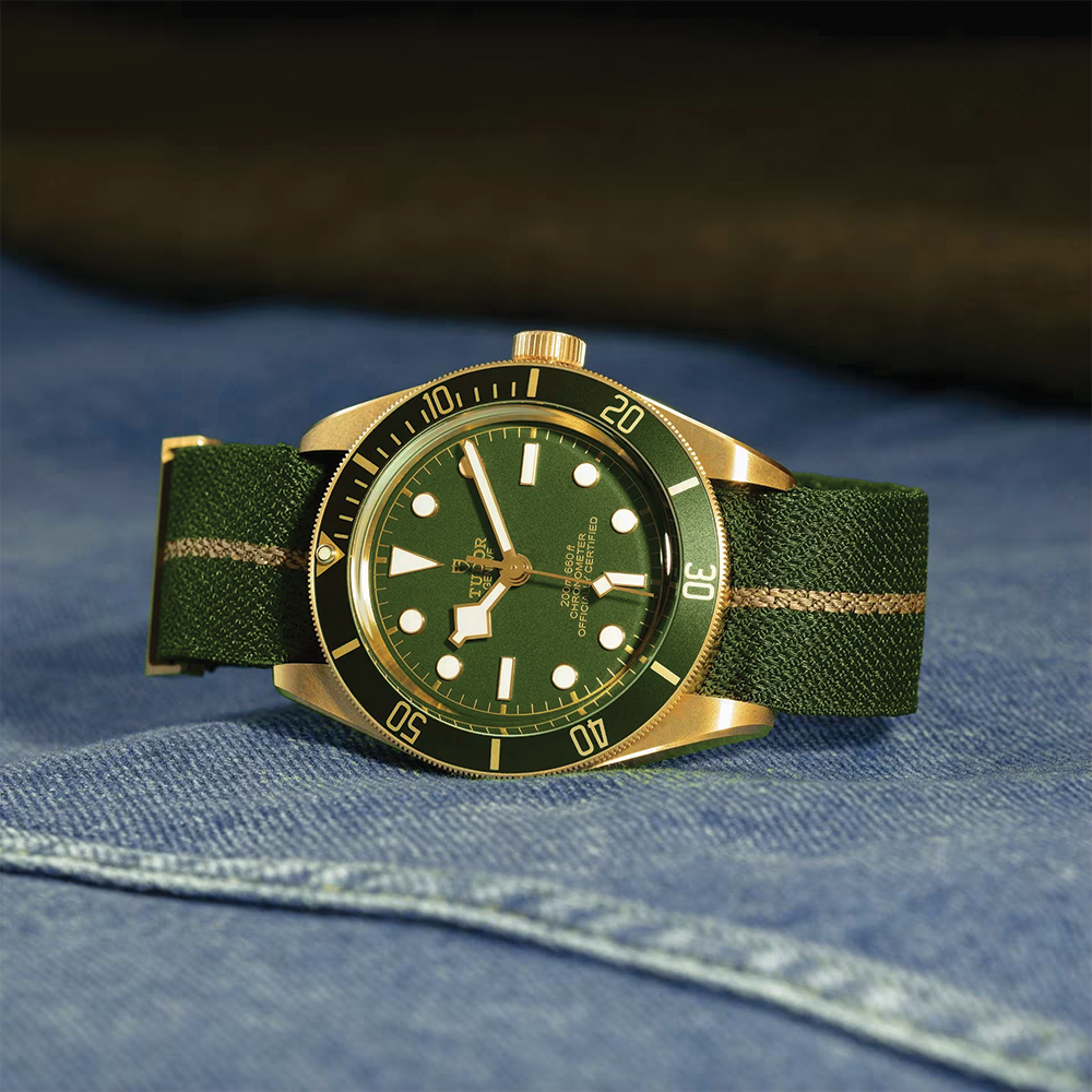 Black Bay 58 18K Yellow-Gold 39mm - Green on Leather Strap w/ Extra Fabric Strap