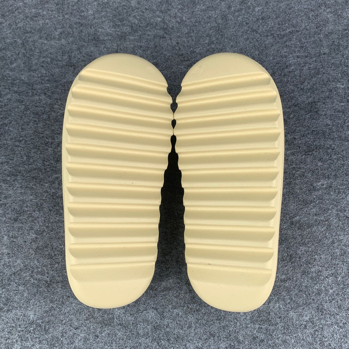 Yeezy Slides 'Bone'