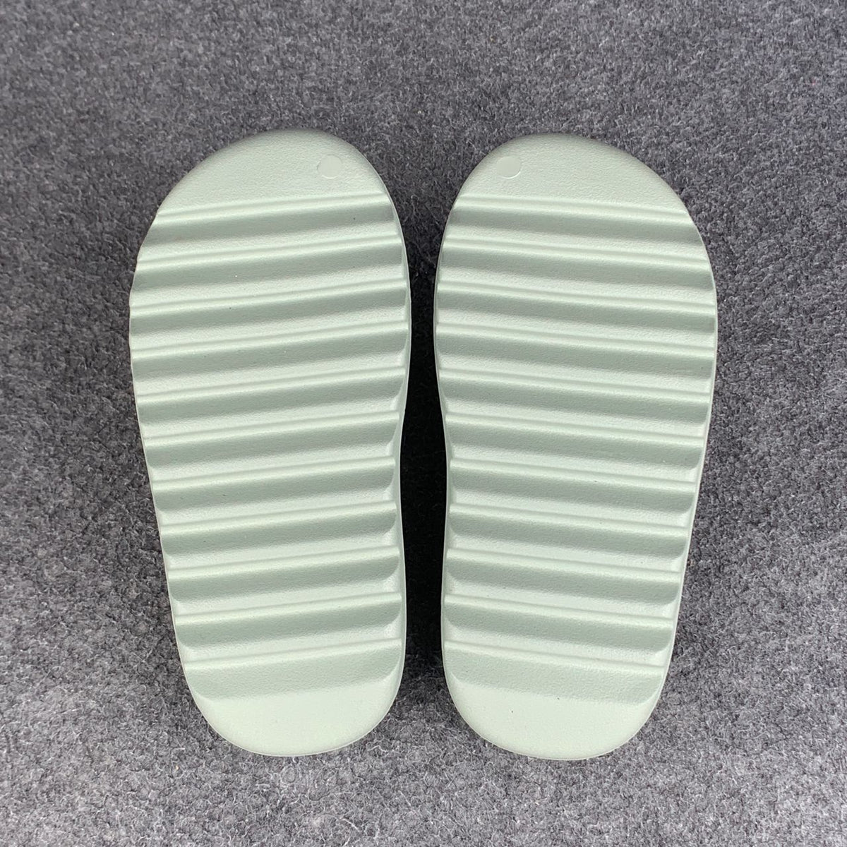 Yeezy Slides 'Salt'