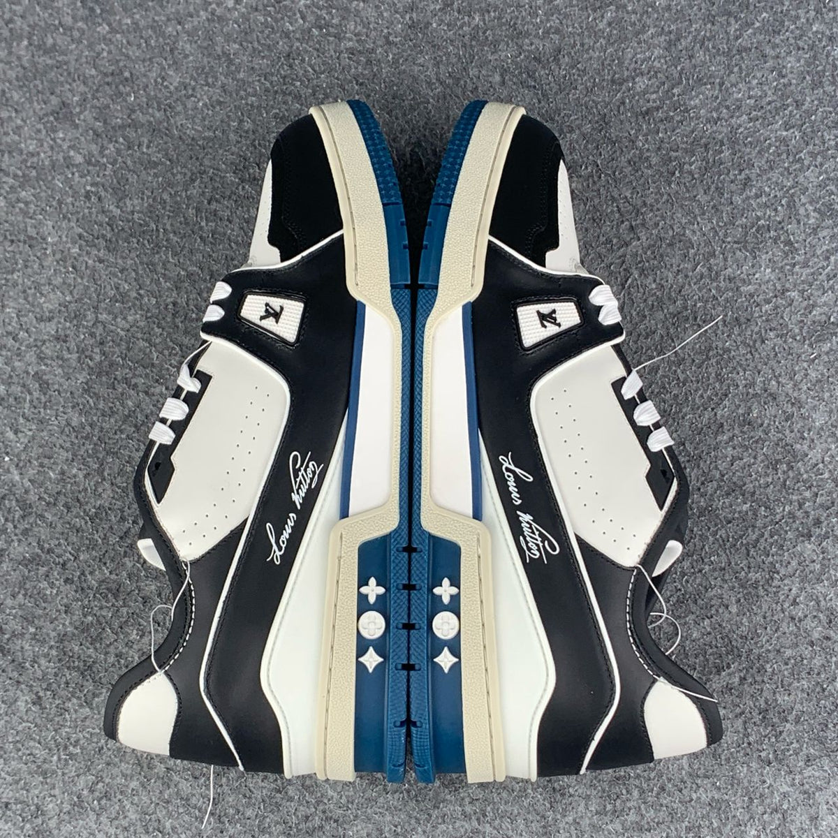 Louis Vuitton Trainer 'White Black Blue'