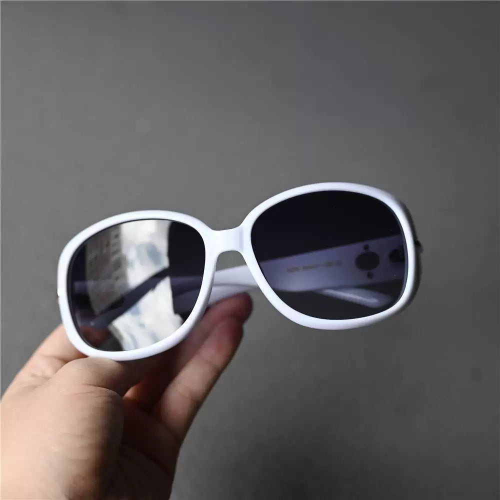 Fashionable women's white polarized sunglasses, round frame elegant women's driving sun protection and photo glasses