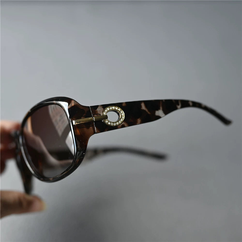 Fashionable women's white polarized sunglasses, round frame elegant women's driving sun protection and photo glasses