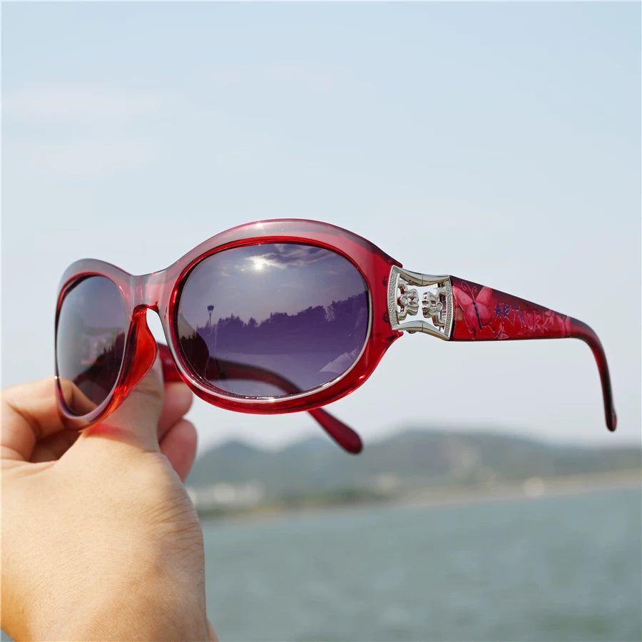 Red framed middle-aged women's sunglasses, polarized glasses for women, UV resistant strong light sunglasses for women, round face red glasses for women
