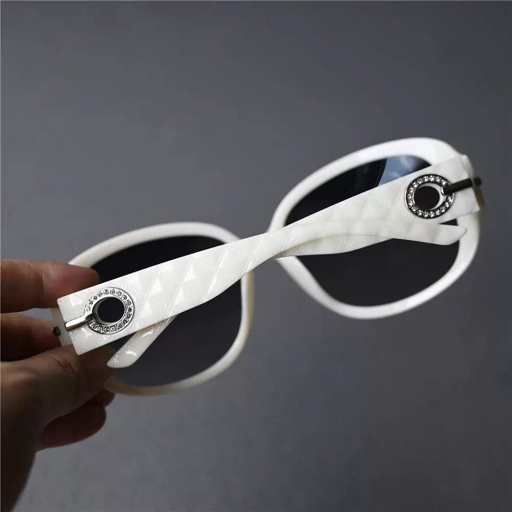 Fashionable women's white polarized sunglasses, round frame elegant women's driving sun protection and photo glasses
