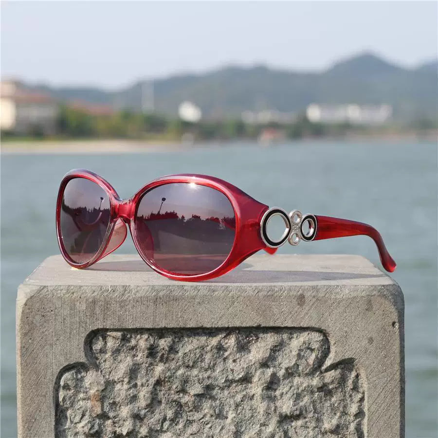 Wine red framed women's polarized sunglasses, oval elegant women's sunglasses, middle-aged women's travel sunscreen street photography glasses