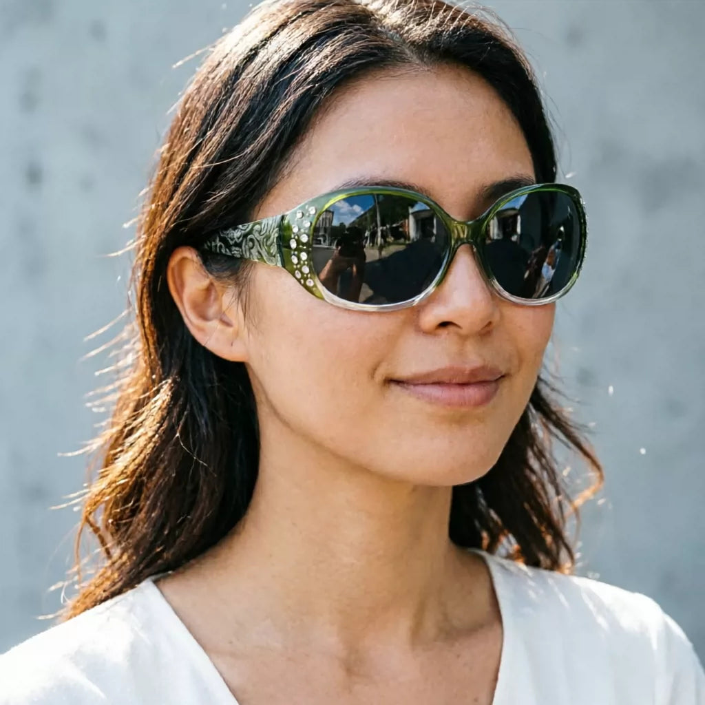 Fashion white sunglasses for women, polarized sunglasses with round diamond inlay, elegant women's sunscreen glasses, small face black