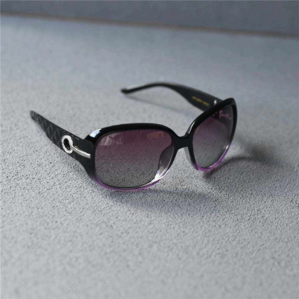 Fashionable women's white polarized sunglasses, round frame elegant women's driving sun protection and photo glasses